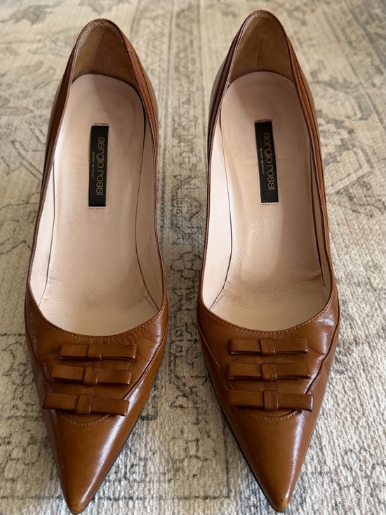 Sergio Rossi Shoes - Sergio Rossi Tan Leather Pointed-Toe Pumps with Knot Detail